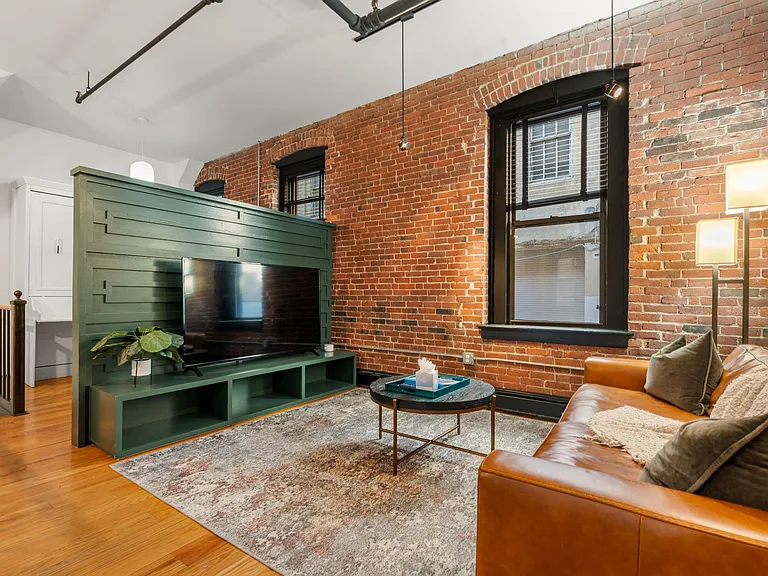19 Stanhope St #1B — Photo 16