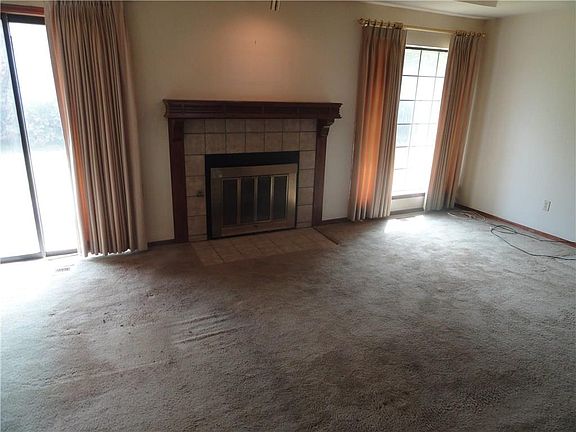 4th image of 2416 W Park Pl