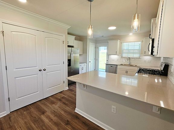 3rd image of 700 Dusk Vista Way