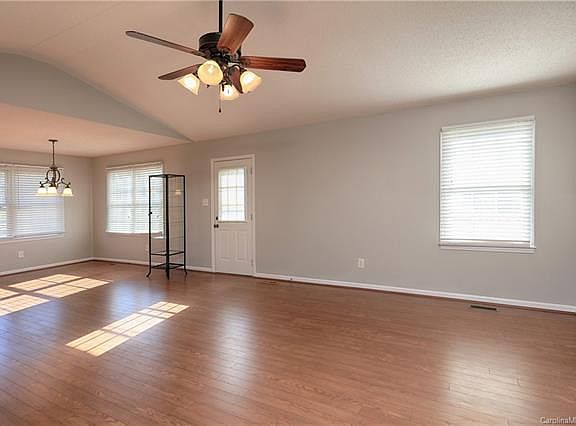 3rd image of 148 Rock Island Dr