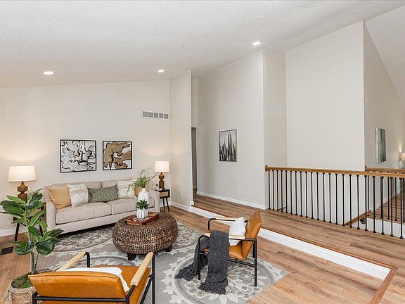 4th image of 12260 Foxpoint Dr