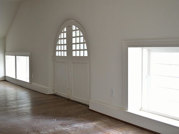 5th image of 214 Stribling Ave #10757443