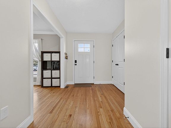 3rd image of 42 Breer St