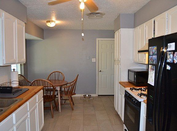 3rd image of 4318 Greenbriar Dr