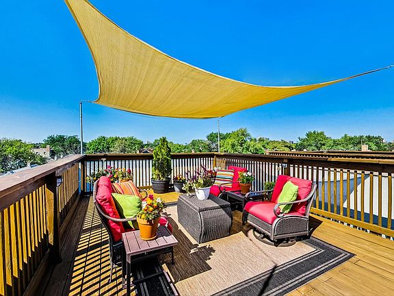 3rd image of 1722 W Berwyn Ave #3W