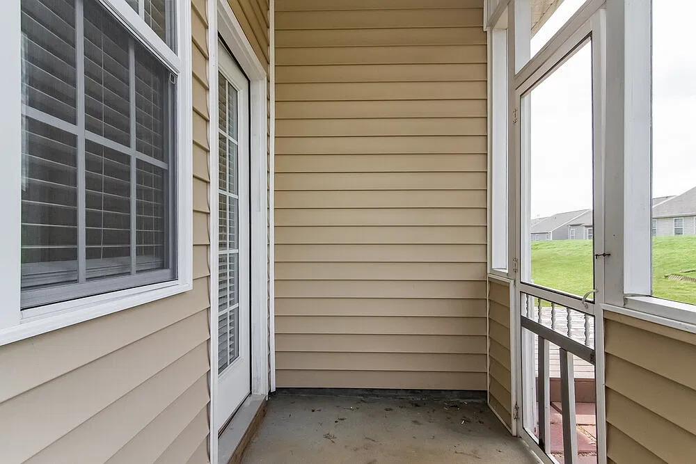 4 bed, 2.5 bath, 1934 sqft, $2,190 — Photo 2