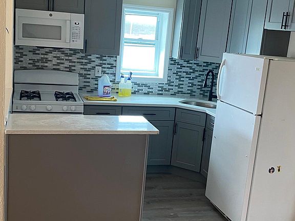 3rd image of 1279 Noble Ave APT 2