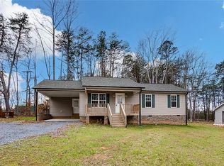 1040 Hub Morris Rd, Randleman, NC 27317