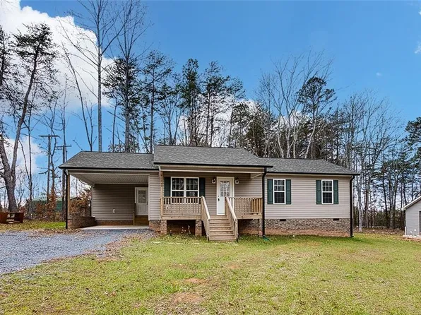 1040 Hub Morris Rd, Randleman, NC 27317