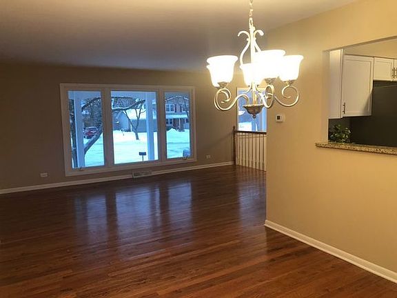 3rd image of 10 Hampshire Ct