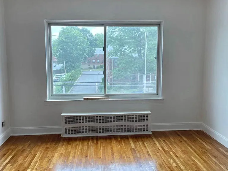 20-14 Utopia Pkwy #2 — Photo 7