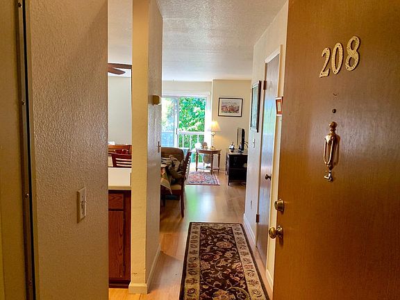 5th image of 208 Vista Prieta Ct
