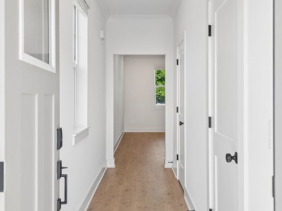 4th image of 716 Caraway Ln