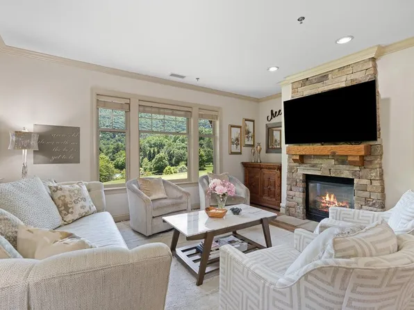 1650 Country Club Dr, Maggie Valley, NC 28751