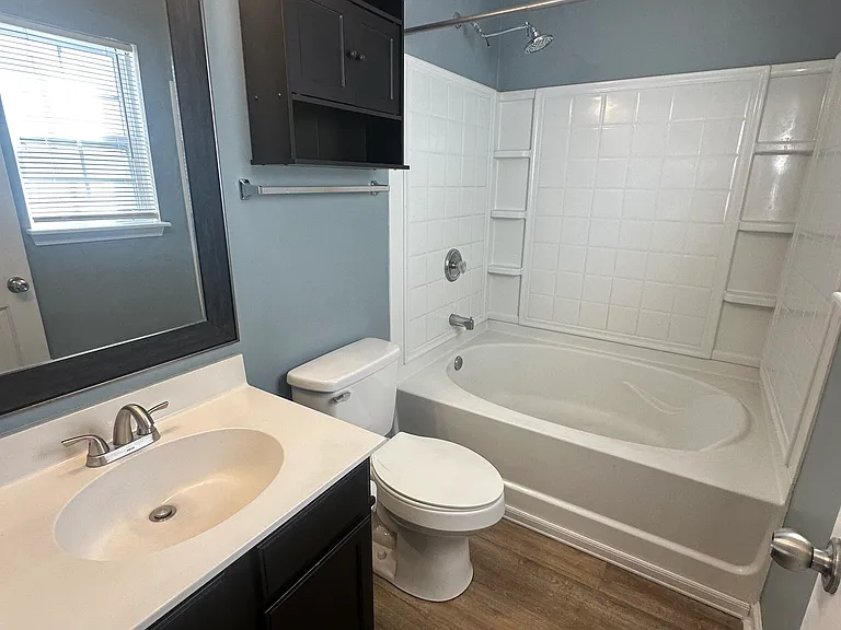 244 Avonshire Dr — Photo 3