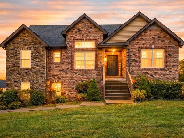 410 River Heights Dr, Clarksville, TN 37040