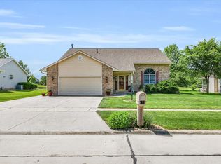 1305 E Jeffery Dr, Mahomet, IL