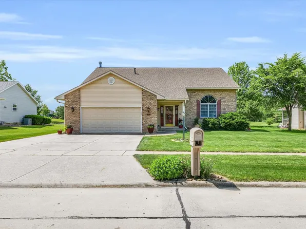 1305 E Jeffery Dr, Mahomet, IL 61853