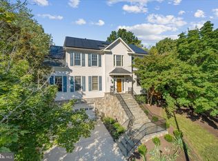 4035 15th St N, Arlington, VA 22207