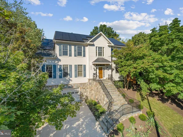 4035 15th St N, Arlington, VA 22207