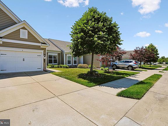 4th image of 165 Hyannis Pl