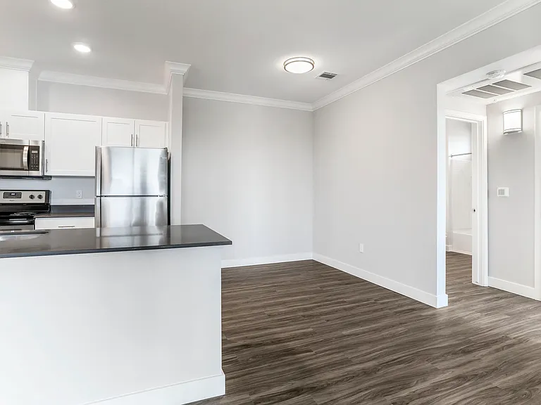 Tesoro Apartments — Photo 37