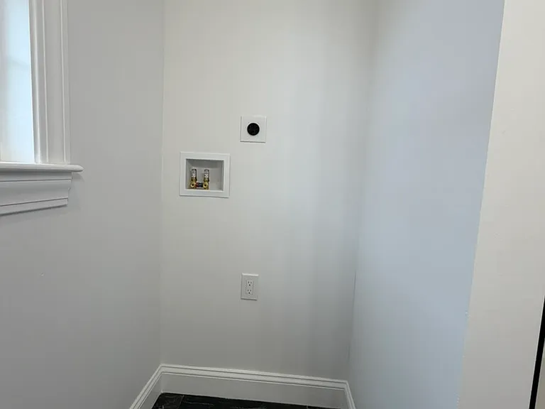 Electric washer/dryer hookup
