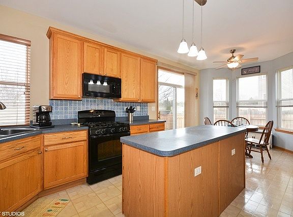 3rd image of 421 Chesterfield Ln
