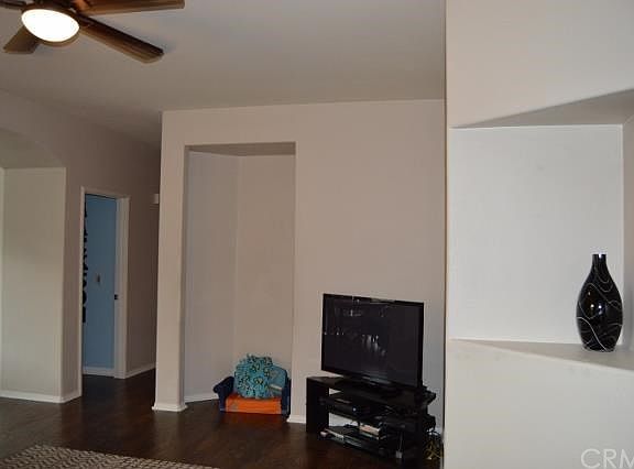 4th image of 2326 Versailles St