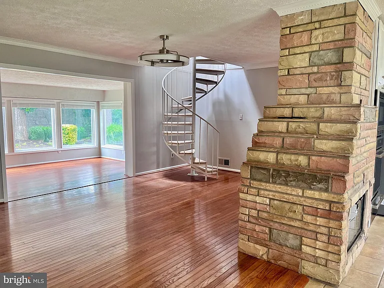 5350 Ravensworth Rd — Photo 45