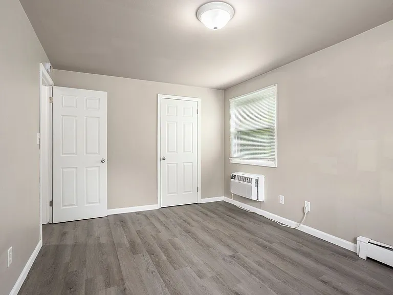2025 Eastman Ave — Photo 9