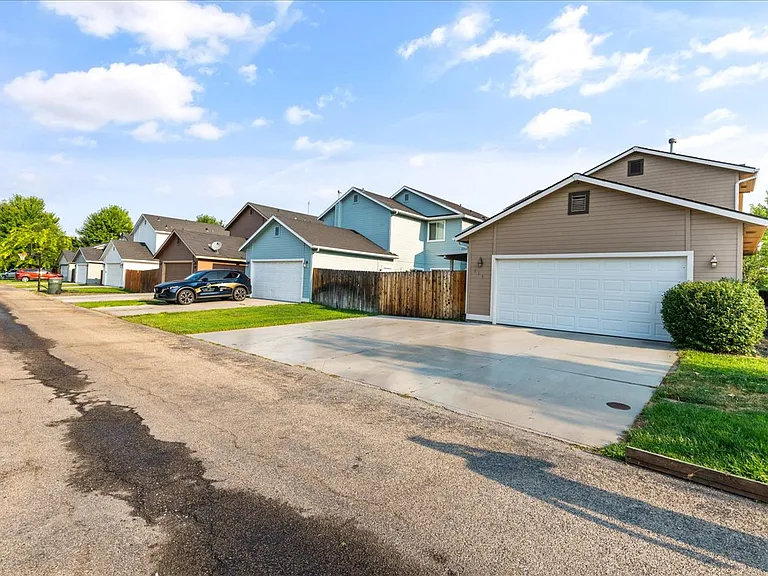 115 W Lava Falls St — Photo 31