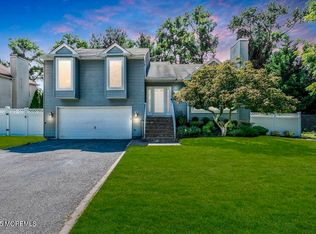 8 Marc Dr, Howell, NJ 07731