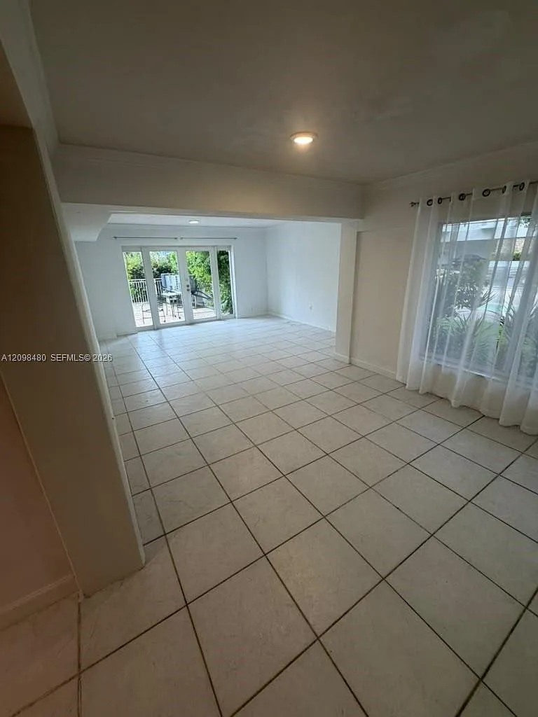 Ambassador Place Condo — Photo 2