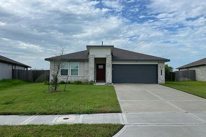 1st image of 39 Desert Spring Ln