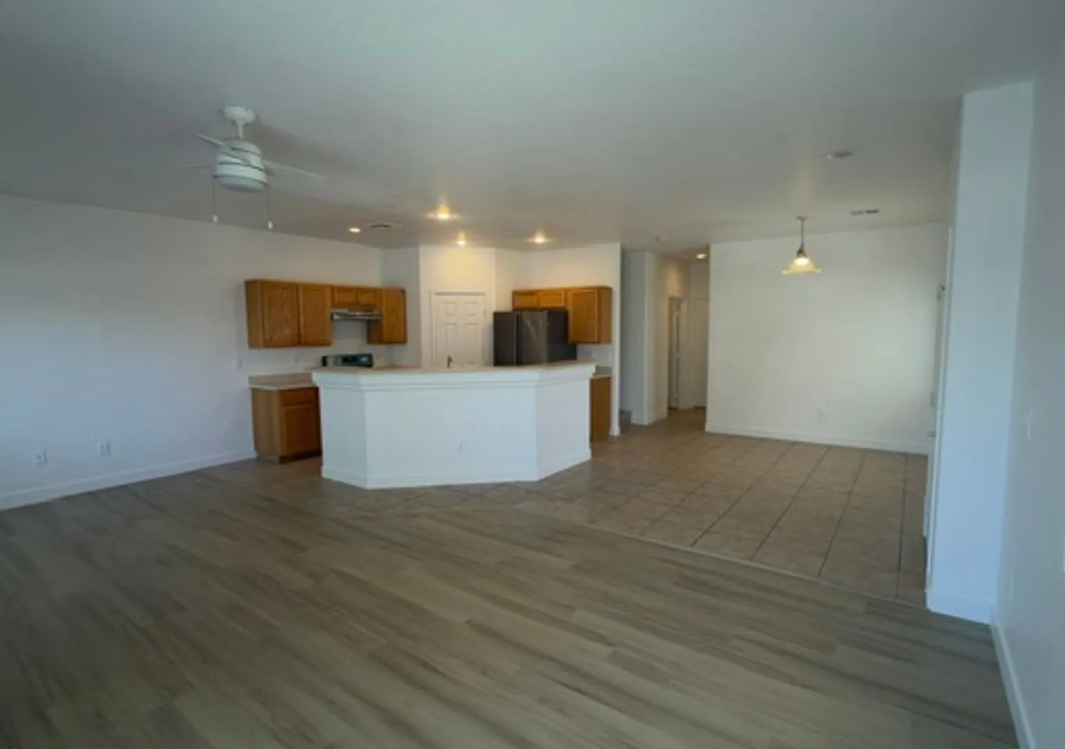 Henderson 3 Bedroom Townhouse! — Photo 4