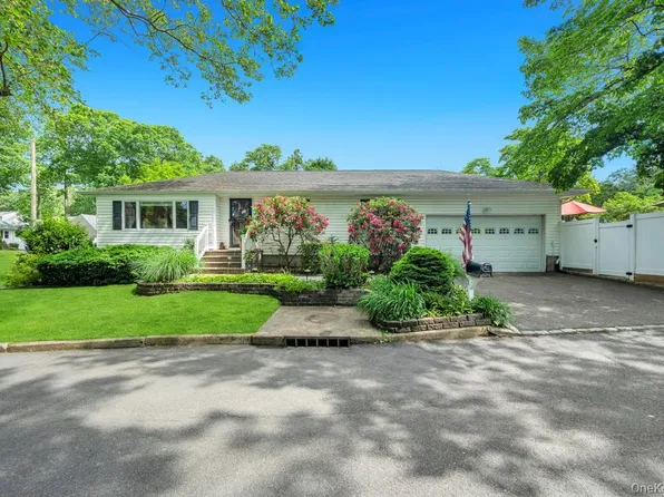 1 Pioneer Boulevard, Huntington Station, NY 11746