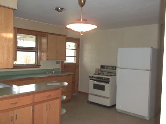 4th image of 79 Bennington Dr