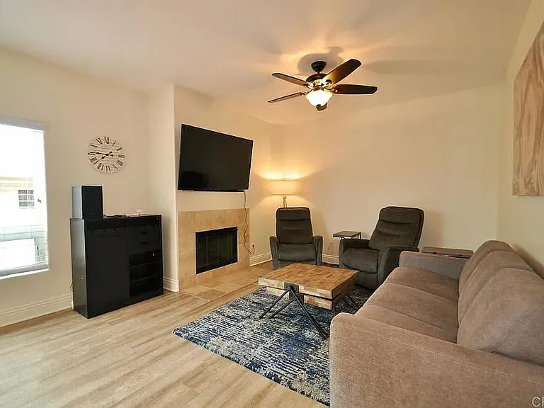 Building Photo - 5930 Riley St #5930
