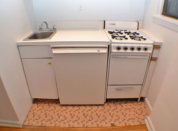 3rd image of 502 E 88th St APT 4B