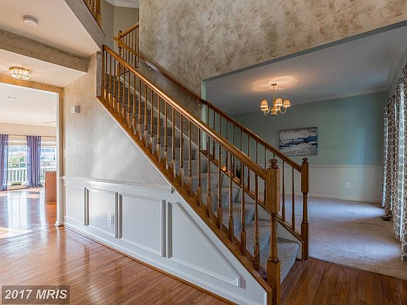 Lovely hardwoods!View to dining,, kitchen sunroom!