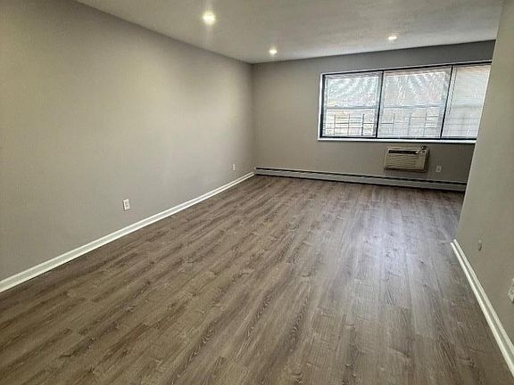 4th image of 168 Washington St APT 3C
