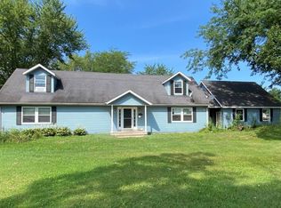 850 N Washington Ave, Mount Carroll, IL 61053