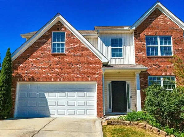 3835 Hawk Tail Dr, Loganville, GA 30052