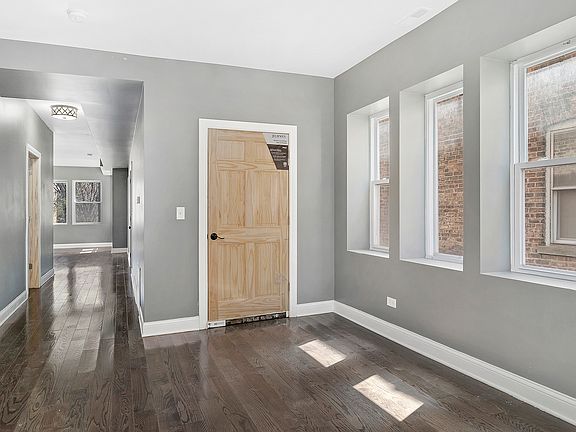 5th image of 846 N Hamlin Ave