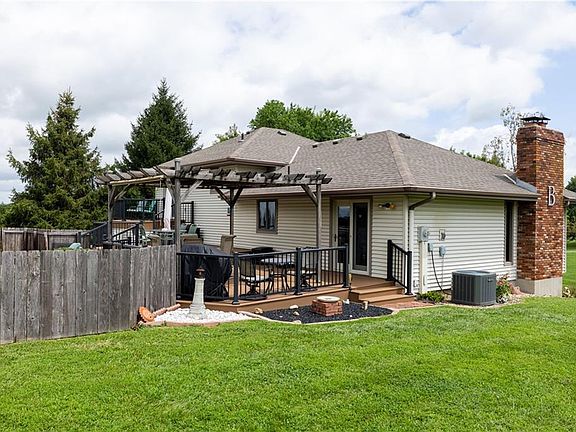 4th image of 6 SE Delaney Dr
