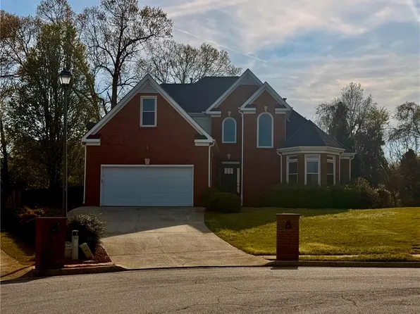 1005 Lewis Ridge Cir, Lawrenceville, GA 30045