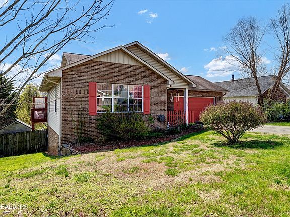 3rd image of 1129 Willow Creek Cir