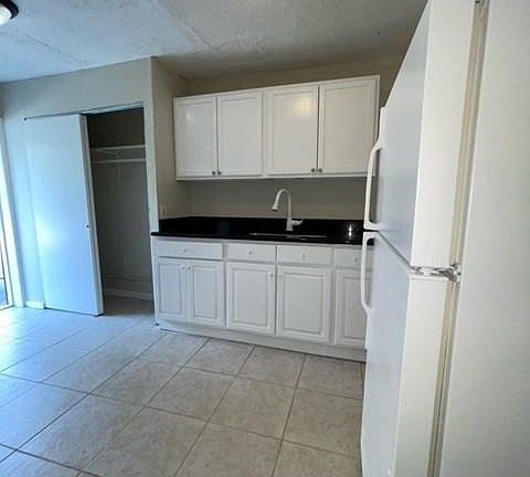2nd image of 2514 E Jefferson St