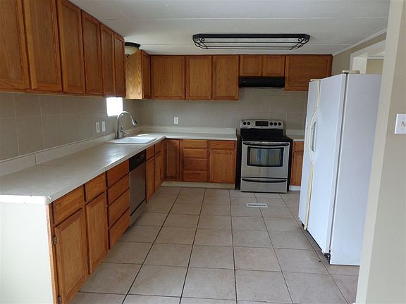 4th image of 891 Petersburg St